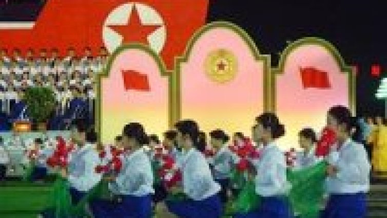 Масови тържества започват в Пхенян за рождения ден на Ким Чен Ир