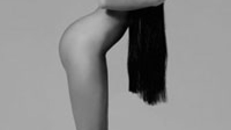 "Любимата" на Графа позира за Playboy