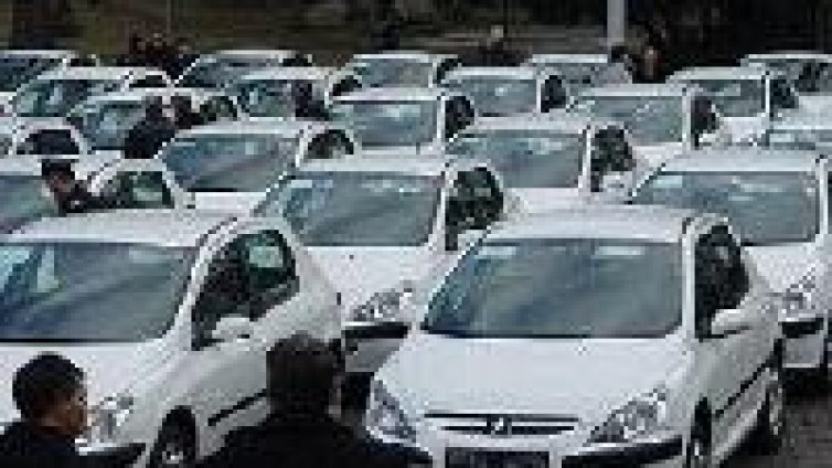 Франция дари 100 автомобила на МВР