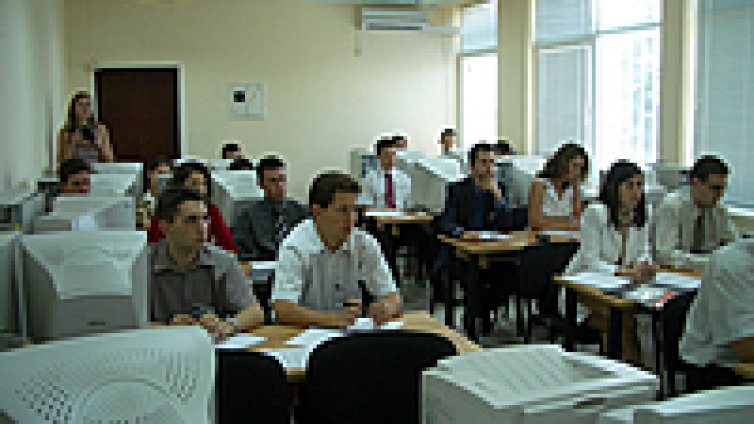 УНСС въвежда атестация на преподавателите си