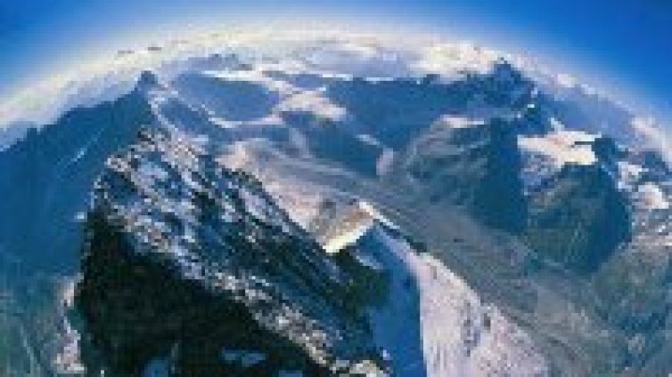 Опаковат ледниците в Швейцария, за да ги предпазят от разтопяване