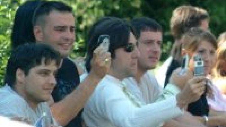 Стихоплетци могат да се състезават в конкурс за sms-поезия