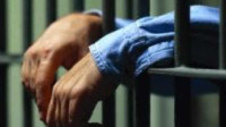 Престъпник съди затвор заради нездравословна храна