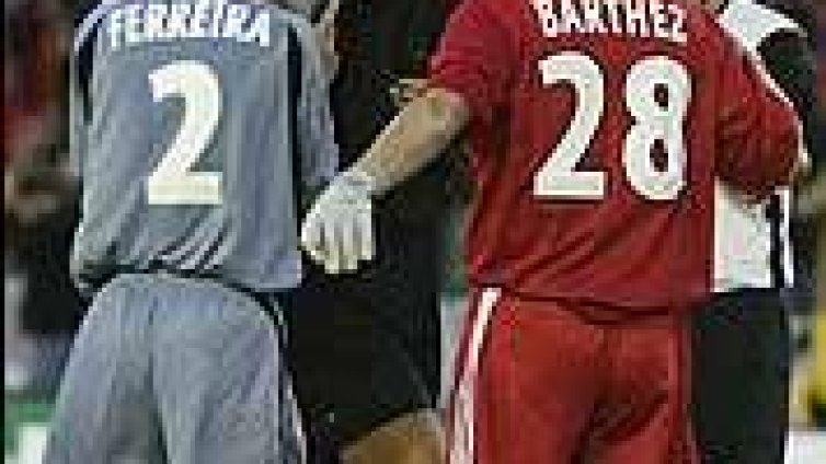 Наказаха Фабиен Бартез за шест месеца заради плюнка