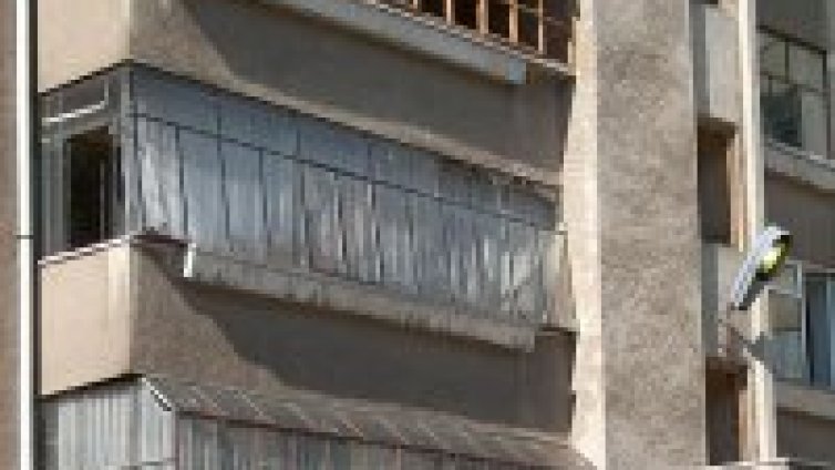 Панелките поевтиняват с 20% от следващата година