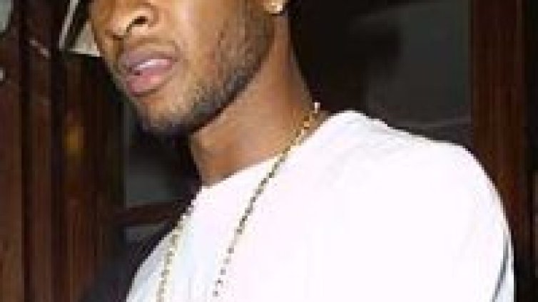 Искат автограф на Ъшър докато се облекчава