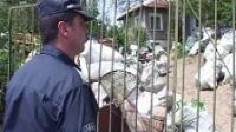 Полицията залови 920 литра незаконен алкохол в Перник