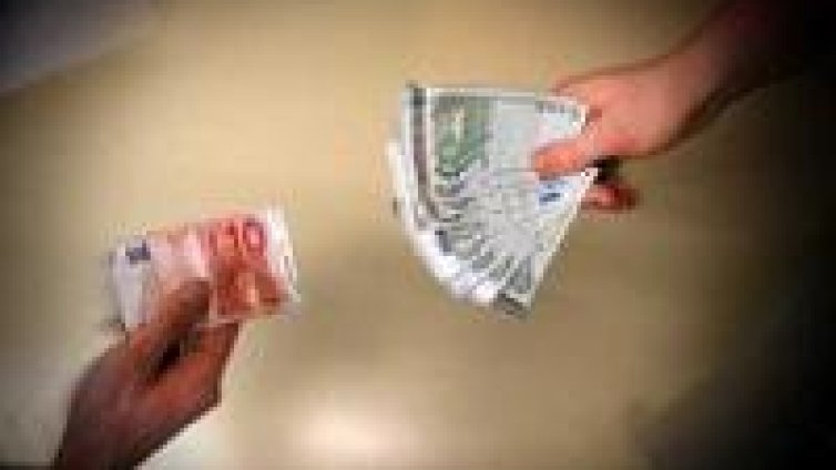 Французите вече ще получават минимум 8,03 евро на час