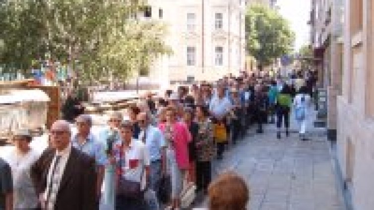 Стотици хора се поклониха пред оперната дива Гена Димитрова