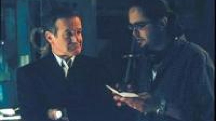 Робин Уилямс редактира животи в нестандартен научнофантастичен филм