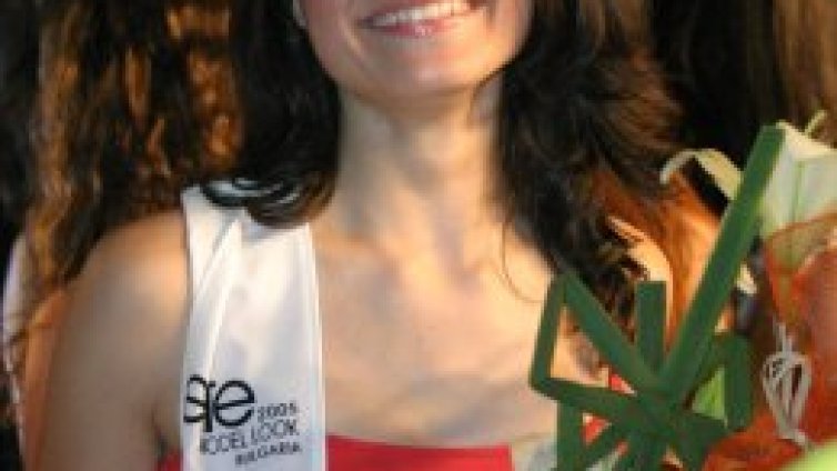 15-годишно момиче ще ни представя в Шанхай на конкурс за модели