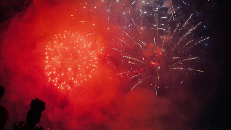 Заради пожарите забраниха фойерверките в Истанбул
