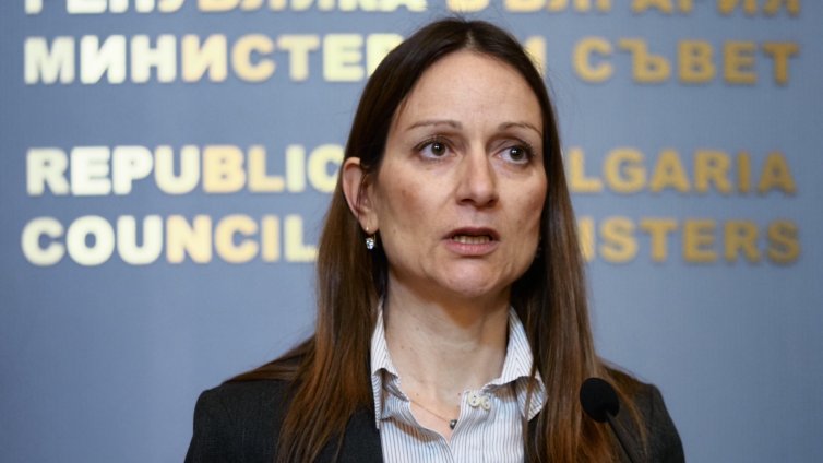 Ирина Щонова: КЗП започва проверки по бензиностанции за цените на горива