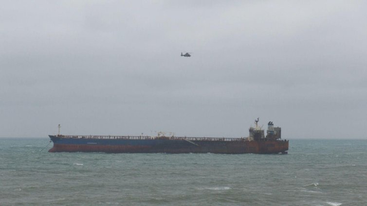 Танкерът &ldquo;Кайрос&rdquo; тръгна към Бургаския залив