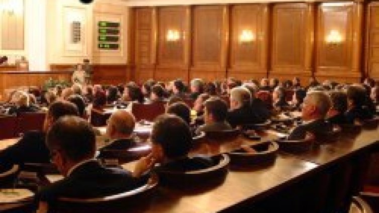 „Сложен“ казус за правото на Станишев да гласува спря вота за кабинет