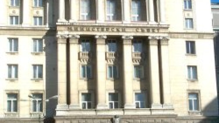 Правителството не мина