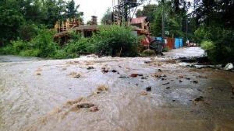 Увеличава се броят на жертвите на пороите в страната