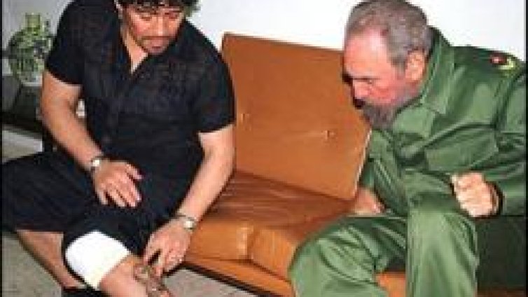 Фидел Кастро иска статуя на Марадона