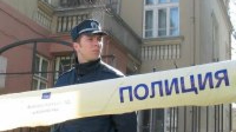 17-годишен прерязал гърлото на старица, докато й крадял телевизора