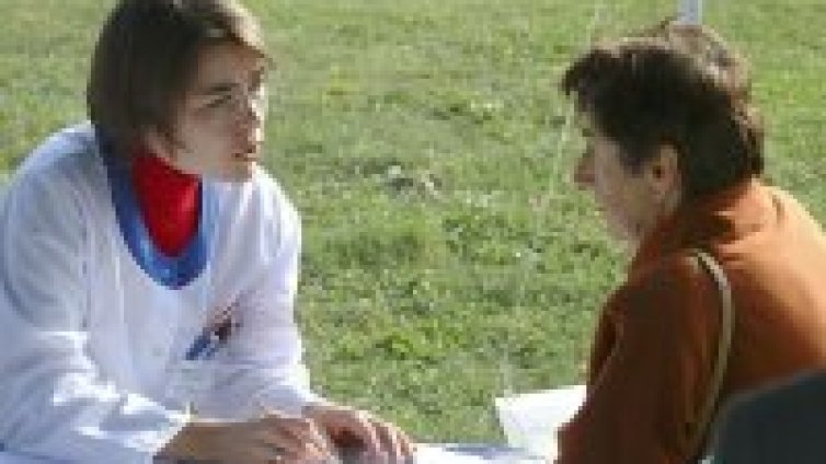 Половината от хората с прекъснати здравни права са извън страната