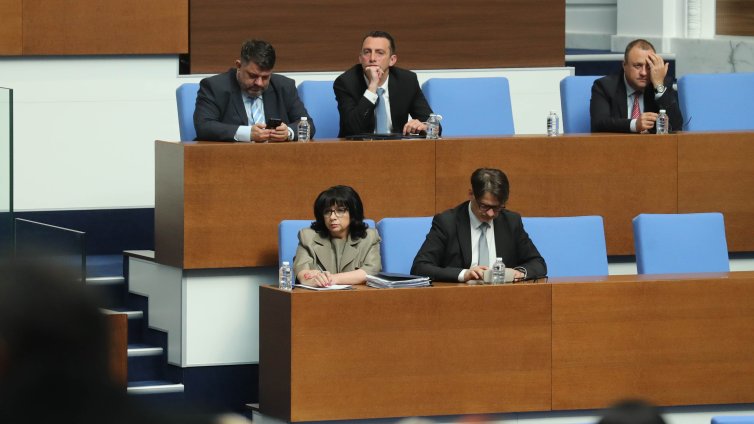 Дебатите приключиха: Гласуването на третия вот на недоверие към кабинета "Желязков" ще бъде в петък