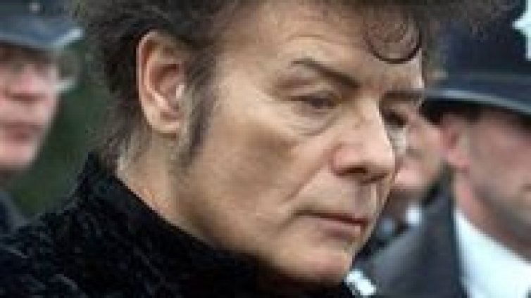 Арестуваха рокзвезда във Виетнам за блудство с малолетна