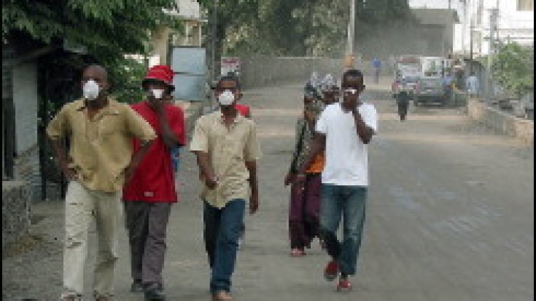 Над 100 хил души останаха без вода след изригване на вулкана Картала