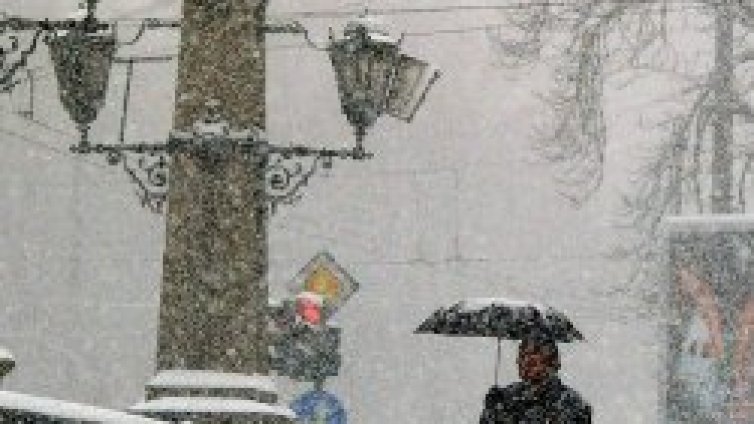 350 снегорина разчистват снега в София