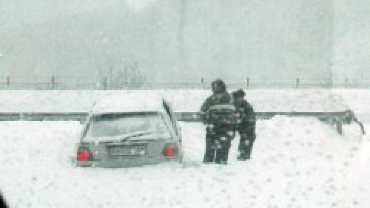 Летище &bdquo;Пловдив&ldquo; все още е затворено