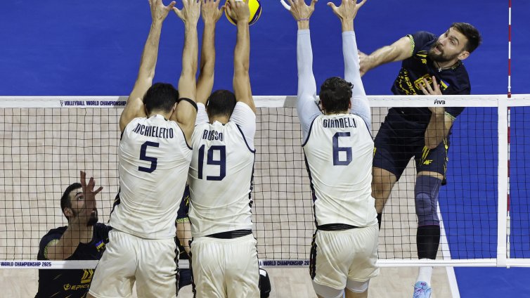 Полша и Турция са първите четвъртфиналисти на световното по волейбол