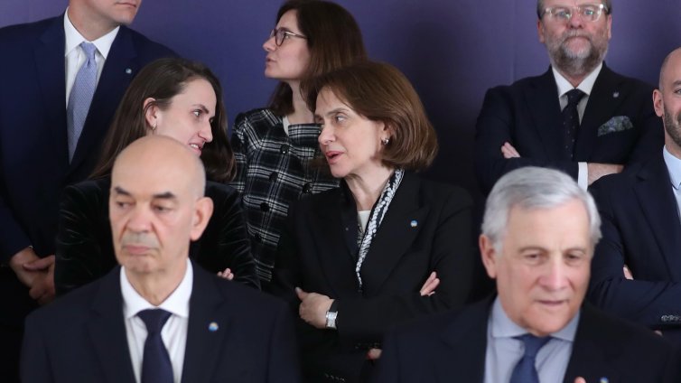 Подкрепата за Украйна остава категорична, заяви Нейнски