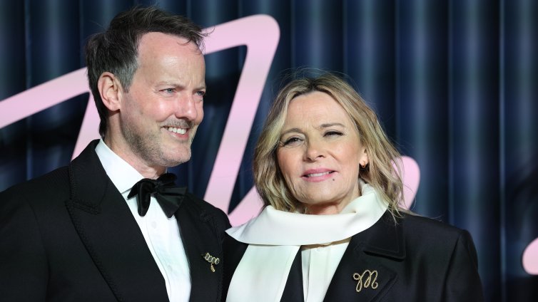 Ким Катрал мина под венчилото на 69 години СНИМКИ