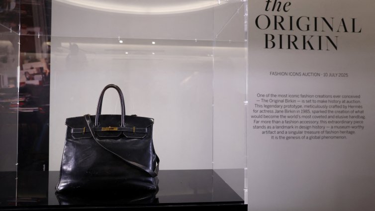 Оригиналната чанта Hermès на Джейн Бъркин бе продадена за 8,6 млн. евро