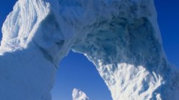 Полярната шапка на Антарктика е намаляла с 450 куб. километра