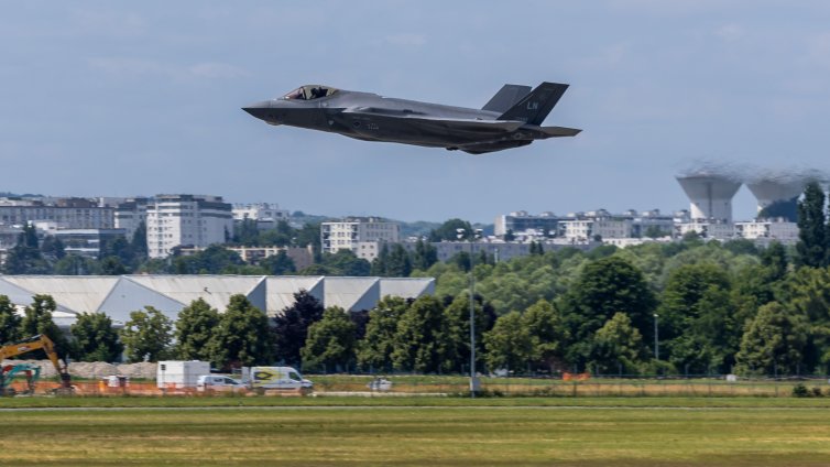 НАТО изпраща изтребители F-35 в Източна Европа