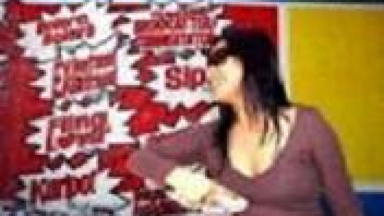 Филипински ресторант предлага чупене на чинии срещу стрес