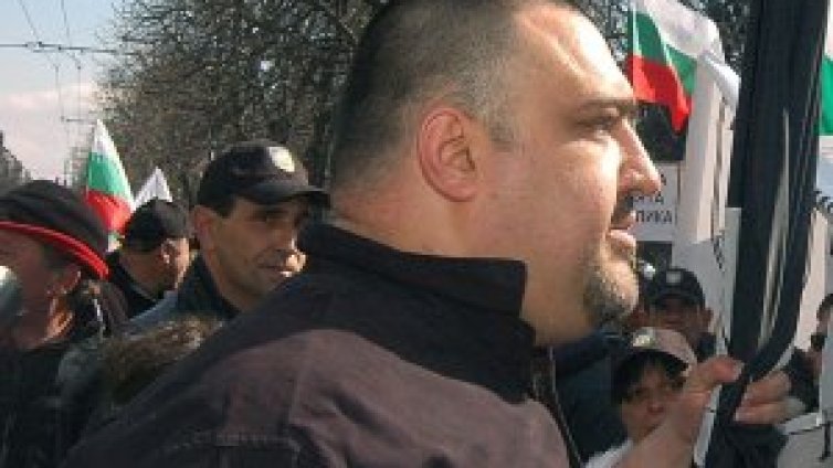 Изпъдиха Чернев