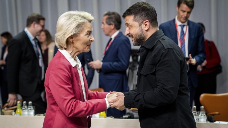 НАТО И ЕК се включват в преговорите за траен в Украйна