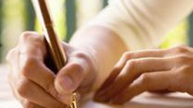 Няма хванати преписвачи на изпита по литература в УНСС