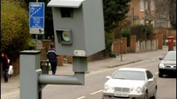 Опандизиха "симпатичен идиот", спиран 49 пъти за шофиране без книжка