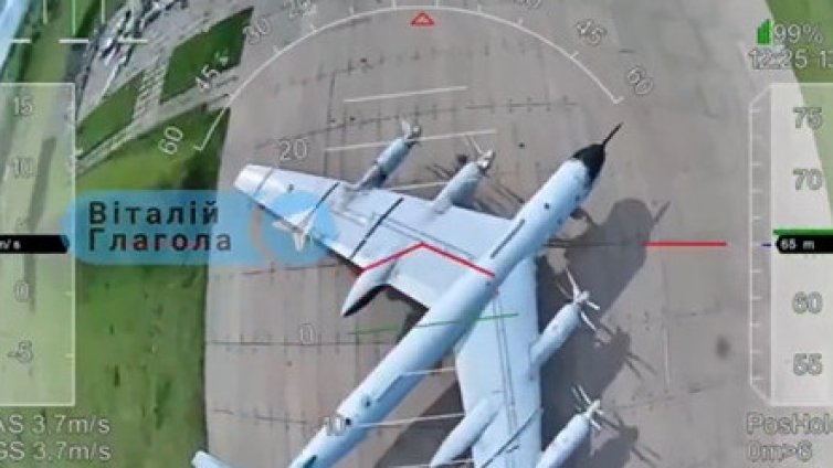 Украйна съобщи, че е унищожила 13 руски самолета 