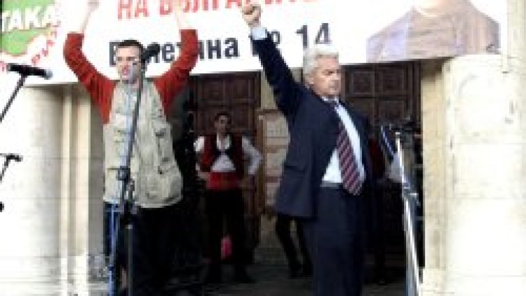 Атака ще издига само свой