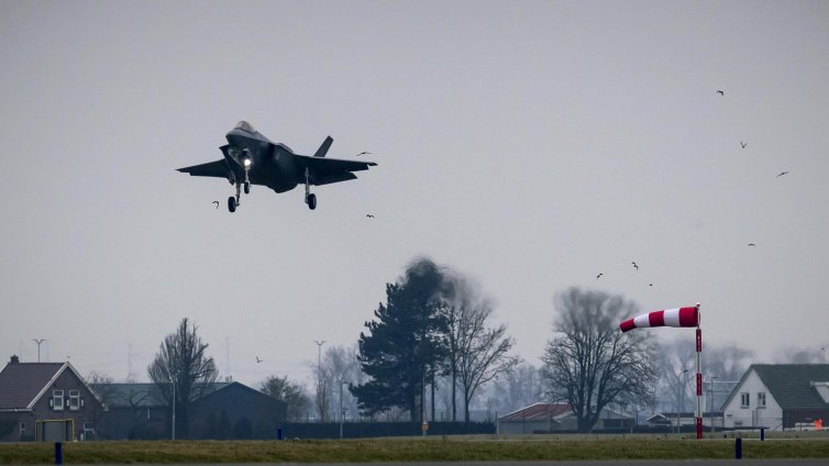 Защо Lockheed Martin се запасява с резервни части за F-35?