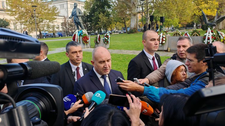 Румен Радев: Ставаме свидетели как Борисов капитулира пред Пеевски 