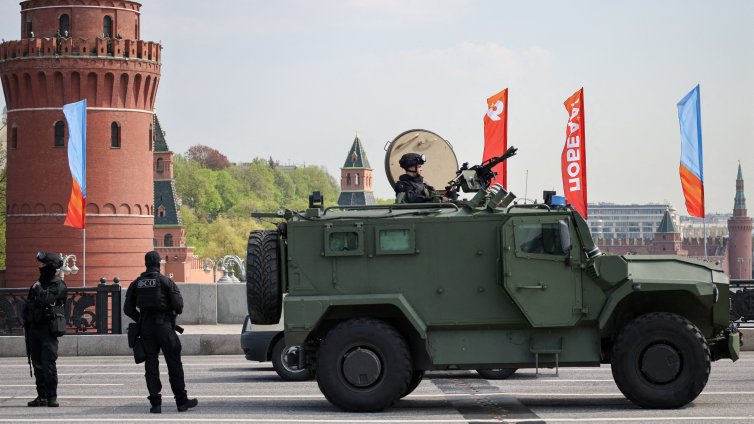 Парадът за Деня на победата в Русия без танкове - знак, че войната в Украйна не върви по план