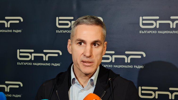 Кабинетът мисли и го измисли: Нуждаещите се с по 20 евро заради скъпите горива 