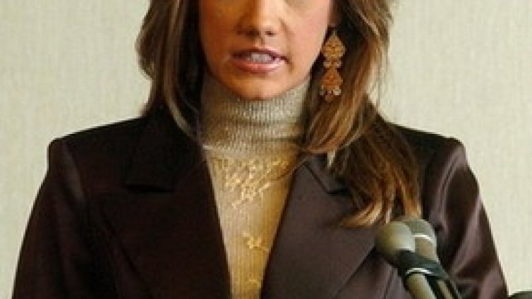 Още една Мис изгърмя с неприлични снимки, реве и се тръшка