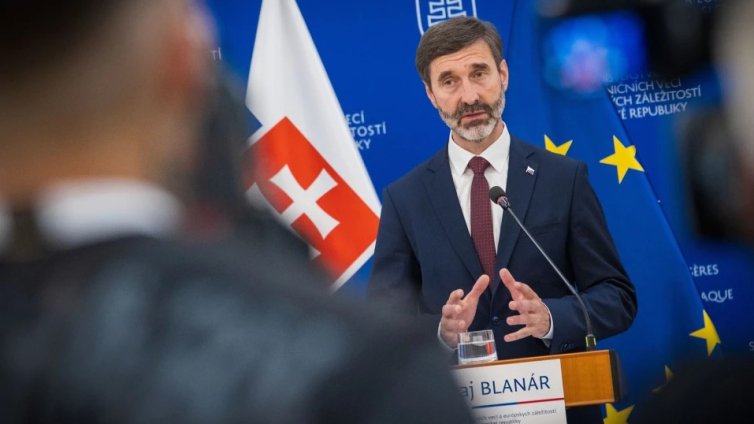 Словакия ще блокира нови санкции срещу Русия