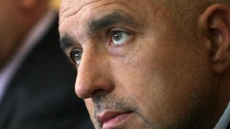 Станишев изпуснал влака, бил пътник