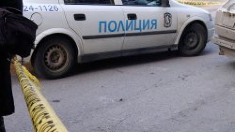 "Опел" влачи полицай